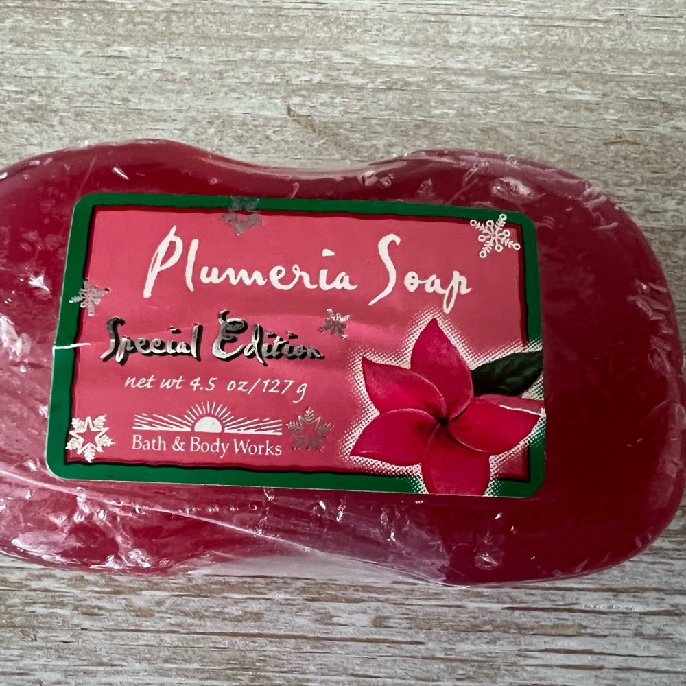 Bath & Body Works Vintage Plumeria Soap -Special Edition. 4.5oz